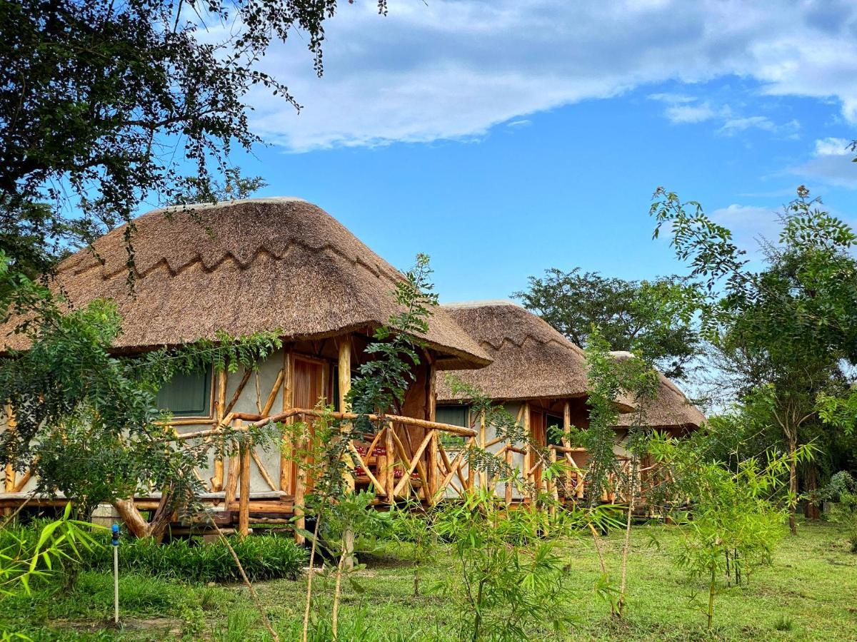 Murchison Falls Bamboo Village Paraa エクステリア 写真
